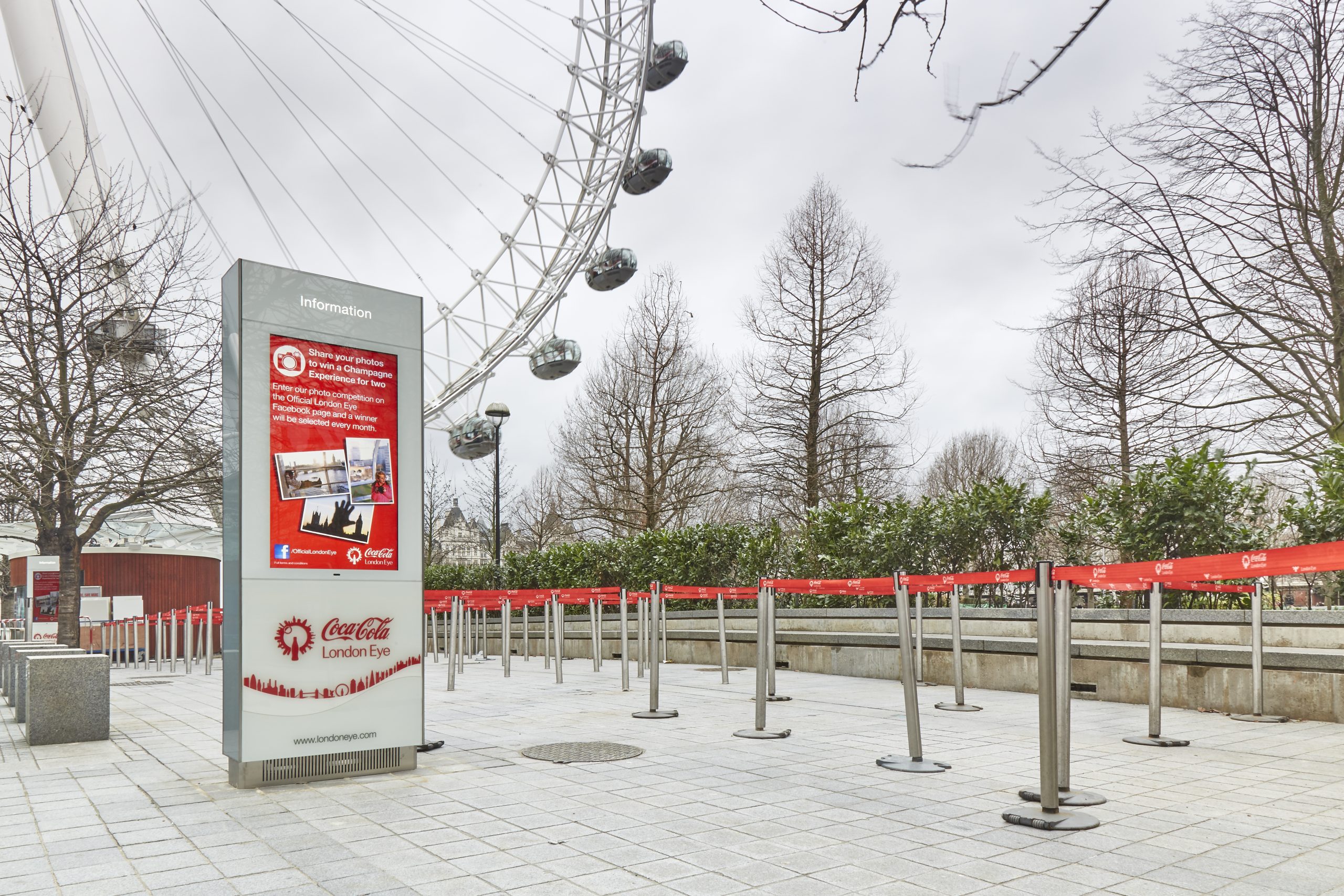 coke cola screens at london eye